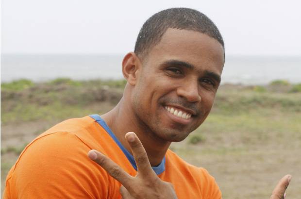 Cortes&#237;a Canal Caracol - DAWIS MART&#205;NEZ: Se define como un hombre humilde y luchador. Tiene 26 a&#241;os y esoriundo de San Bernardo del Viento. Estudia en Barranquilla t&#233;cnica aeron&#225;utica. Es un gran apasionado por el f&#250;tbol y el baloncesto.