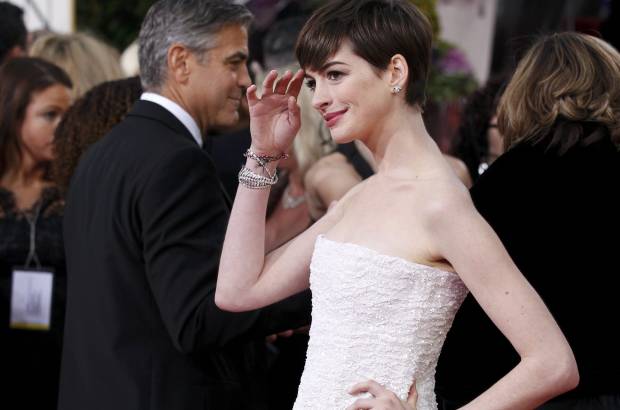 Reuters - Anne Hathaway con su Chanel 2009, un dos piezas en blanco brillante.