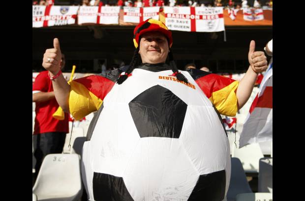 Reuters - Lleno total en el estadio Free State. 40.911 espectadores.