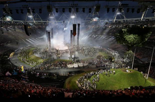 Reuters - Vacas, gansos, cabras y ovejas se hicieron presentes en el Estadio Ol&#237;mpico de Londres.