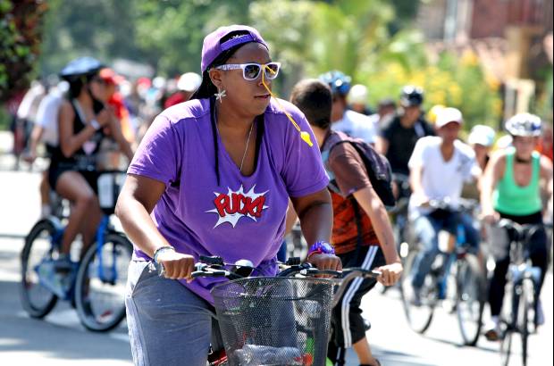 Juan Antonio Sánchez - Este domingo se realizó el Ciclopaseo por las calles de Medellín con motivo del Día de la Bicicleta. Pequeños y grandes disfrutaron del recorrido que reunió a la familia y los amigos. Todos compartieron el lema del evento: En bici somos más felices.