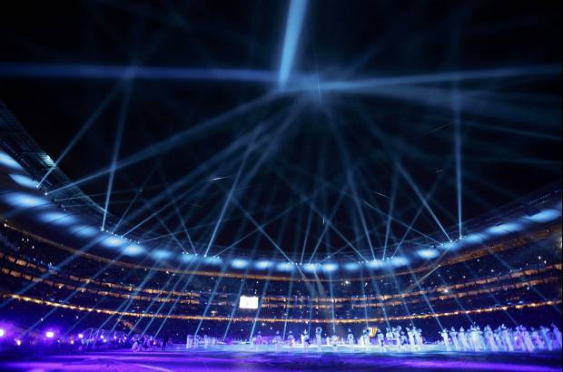 Reuters - M&#225;s del juego de luces y, eso s&#237;, ninguna silla vac&#237;a en el Soccer City.