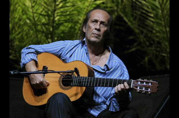 Reuters - A comienzos de la d&#233;cada de los 70, Paco de Luc&#237;a forj&#243; un estilo personal e innovador que lo hizo un referente mundial de la m&#250;sica flamenca y de la guitarra en general.