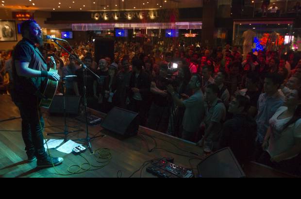 Fotos Edwin Bustamante Restrepo - Monte Pittman, el guitarrista de Madonna, se present&#243; en la noche del martes 27 de noviembre en Hard Rock Medell&#237;n. As&#237; estuvo la velada en im&#225;genes.