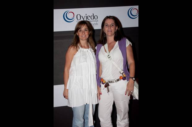 Cortes&#237;a C&#225;mara l&#250;cida - Sandra Sierra y Olga Bernal, en blanco, uno de los colores m&#225;s importantes de la actual temporada.