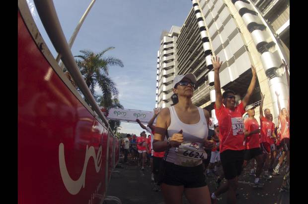 Esteban Jaramillo y Sebastián Salazar - Más de 10 mil competidores se dieron cita en esta histórica cita deportiva que se corría en las modalidades de 5, 10, 21 y 42 kilómetros.