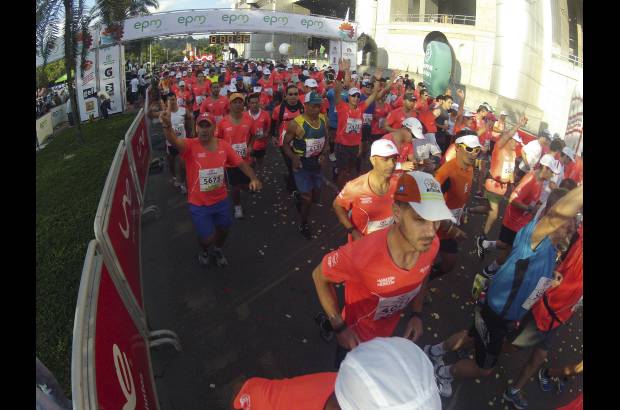 Esteban Jaramillo y Sebastián Salazar - Más de 10 mil competidores se dieron cita en esta histórica cita deportiva que se corría en las modalidades de 5, 10, 21 y 42 kilómetros.