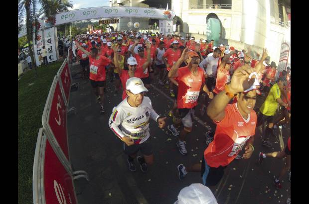 Esteban Jaramillo y Sebastián Salazar - Más de 10 mil competidores se dieron cita en esta histórica cita deportiva que se corría en las modalidades de 5, 10, 21 y 42 kilómetros.