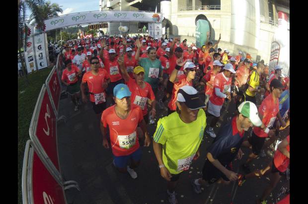 Esteban Jaramillo y Sebastián Salazar - Más de 10 mil competidores se dieron cita en esta histórica cita deportiva que se corría en las modalidades de 5, 10, 21 y 42 kilómetros.