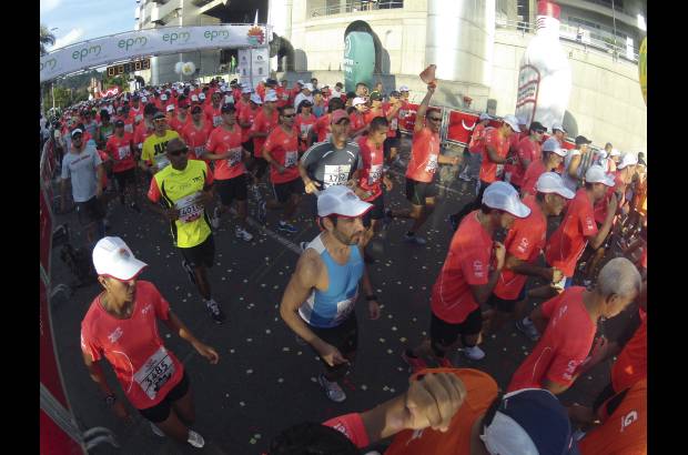 Esteban Jaramillo y Sebastián Salazar - Más de 10 mil competidores se dieron cita en esta histórica cita deportiva que se corría en las modalidades de 5, 10, 21 y 42 kilómetros.