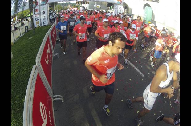 Esteban Jaramillo y Sebastián Salazar - Más de 10 mil competidores se dieron cita en esta histórica cita deportiva que se corría en las modalidades de 5, 10, 21 y 42 kilómetros.