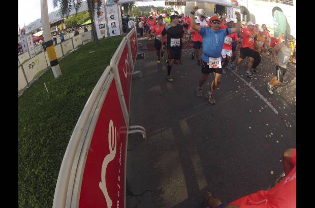 Esteban Jaramillo y Sebastián Salazar - Más de 10 mil competidores se dieron cita en esta histórica cita deportiva que se corría en las modalidades de 5, 10, 21 y 42 kilómetros.