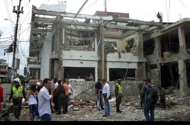 Reuters - "Lamentamos tener que informar a los colombianos que este atentado se podría tratar de una retaliación en contra de las acciones que se adelantan en contra del narcotráfico en esa región del país", precisó el director de la Policía Nacional, general Óscar Naranjo.