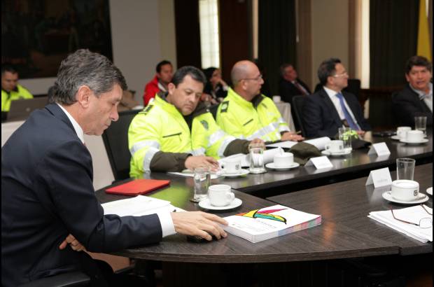 Cortes&#237;a Alcald&#237;a de Bogot&#225; - &quot;Queremos trabajar en tranquilidad y con armon&#237;a y que la &#250;nica preocupaci&#243;n de toda la administraci&#243;n de Bogot&#225; sean sus habitantes y la ejecuci&#243;n de los programas. He visto que a la ciudadan&#237;a le preocupan temas como la seguridad y la movilidad e iniciaremos con ellos&quot;, dijo Pardo al asumir el cargo en un juzgado.