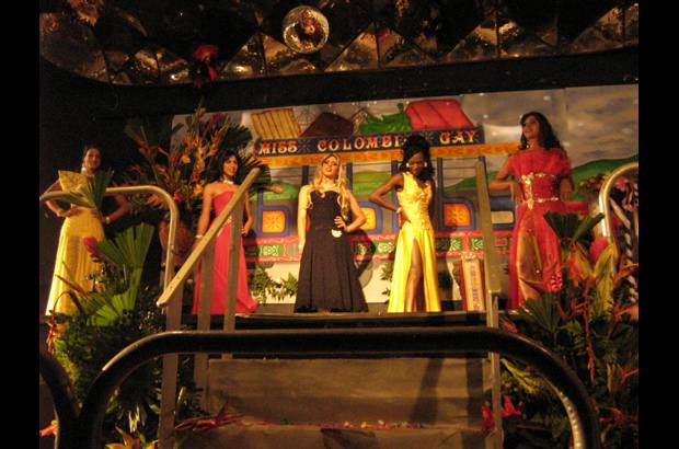 Carolina Calle Vallejo - Tras arduos ensayos lleg&#243; la velada de elecci&#243;n y coronaci&#243;n.