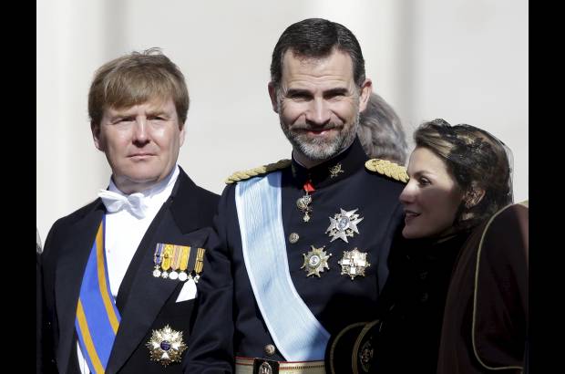 AP - El pr&#237;ncipe de Holanda William Alexander al lado de los pr&#237;ncipes de Asturias, Felipe y Letizia