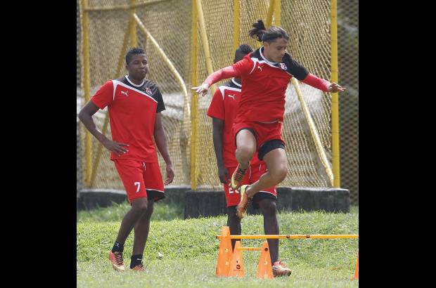 - Quedan seis fechas para buscar el milagro. Y el clásico del domingo debe ser el punto de partida.