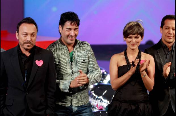 Colprensa-Raúl Palacios - Este miércoles, por cuarta ocasión, se realizó la Pasarela Rosa Avon 2011, un evento donde la moda se pone al servicio de la lucha contra el cáncer de seno en Colombia. 19 de los más reconocidos diseñadores colombianos aportan su arte para este desfile.