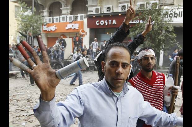 Reuters - En la plaza, se han levantado nuevas tiendas, despu&#233;s de que el pasado domingo las fuerzas del orden irrumpieran en la zona para quemar las que hab&#237;a.