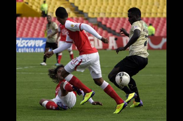 Colprensa - Santa Fe le cortó el vuelo a las Águilas. En Bogotá, los del sur del Valle de aburrá cayeron 3-2.