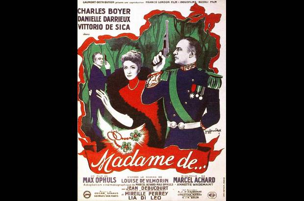 Madame de - Necesitada de fondos para cubrir sus cuantiosos gastos, la condesa vende unos pendientes que le regaló su marido y le dice que se han extraviado. Sin embargo el joyero, indiscreto, comenta al conde lo sucedido y le vende las alhajas que, tras distintos avatares llegarán a manos de un diplomático italiano. El destino hace que el diplomático y la condesa se enamoren, él regalará los pendientes a su propietaria inicial.