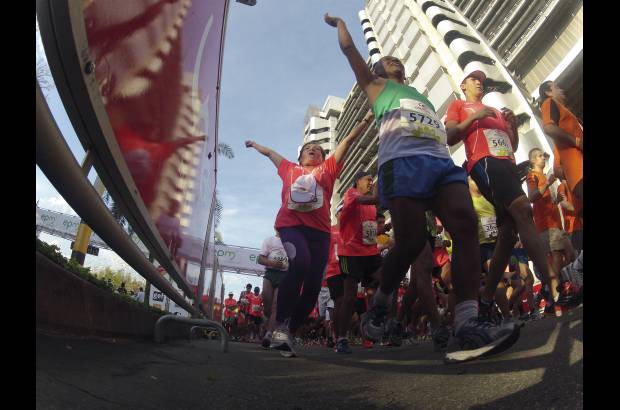Esteban Jaramillo y Sebastián Salazar - Más de 10 mil competidores se dieron cita en esta histórica cita deportiva que se corría en las modalidades de 5, 10, 21 y 42 kilómetros.
