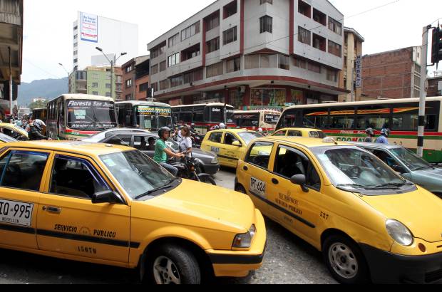 Jaime P&#233;rez - Los comerciantes informales optaron por bloquear varias v&#237;as del centro de la ciudad, lo que provoc&#243; una gran congesti&#243;n vehicular.