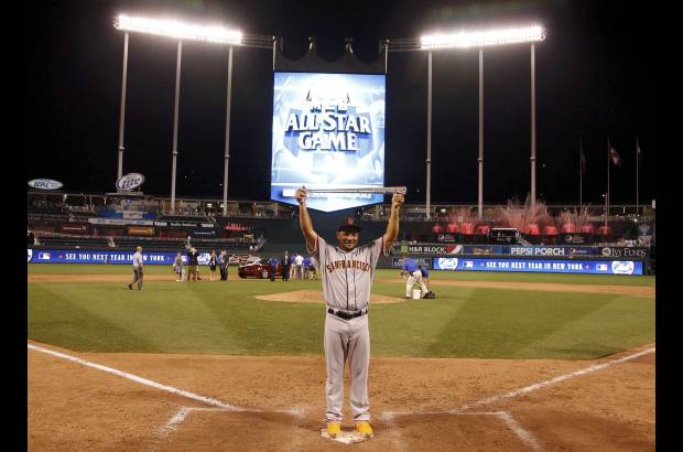 Reuters - El jardinero dominicano Melky Cabrera se qued&#243; con el premio de Jugador M&#225;s Valioso (MVP) del partido.