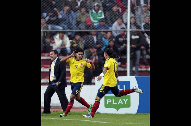 Reuters - Falcao, el formidable delantero del Atl&#233;tico de Madrid, sali&#243; de la banca en la recta final del partido y le dio el triunfo a Colombia con su tanto cuando se jugaba el segundo minuto del alargue.