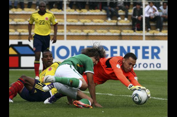 Reuters - Si bien en cancha plant&#243; un equipo ofensivo para aprovechar la ventaja de jugar en los 3.650 metros de La Paz, Bolivia mostr&#243; pocas ideas al atacar y no supo definir las pocas oportunidades que tuvo.