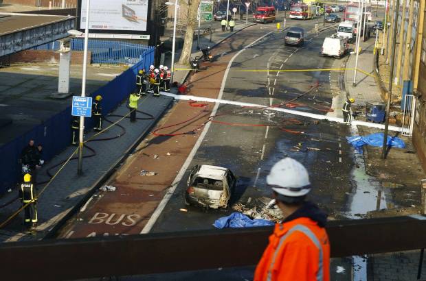Reuters - Hasta ahora, todo apunta a que la falta de visibilidad pudo contribuir a que el aparato, de dos motores y uso comercial, en el que tan solo viajaba el piloto, se estrellara contra la gr&#250;a que estaba instalada en lo m&#225;s alto de un edificio en construcci&#243;n.
