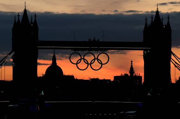 AP - En cada rincón de la ciudad británica se respira y se vive el ambiente deportivo de cara a los Juegos Olímpicos que serán inaugurados el 27 de julio.