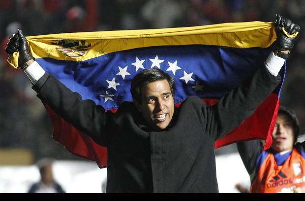 Juan Medina, Reuters - Tres a&#241;os y medio de proceso le dan seguridad al t&#233;cnico C&#233;sar Far&#237;as, seleccionador de Venezuela. La victoria contundente sobre Chile no daba para m&#225;s: una celebraci&#243;n ruidosa y la demostraci&#243;n de amor al pa&#237;s.