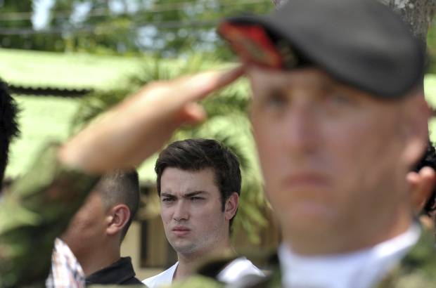 Presidencia de la Rep&#250;blica - El presidente Santos afirm&#243; que era un inmenso honor entregar a su hijo y 84 muchachos m&#225;s a las filas del Ej&#233;rcito de Colombia.