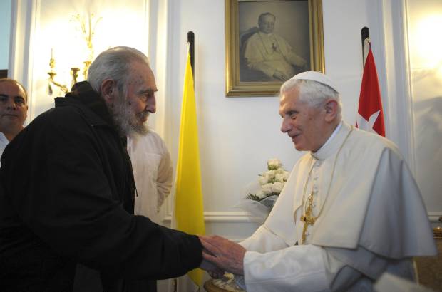 Reuters - Benedicto XVI en su gira por Latinoam&#233;rica tambi&#233;n visit&#243; la isla de Cuba. Al igual que su antecesor, Juan Pablo II, el Papa se reuni&#243; con Fidel Castro.