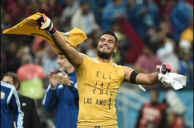 AFP - Sergio Romero ataj&#243; dos tiros en una definici&#243;n por penales.