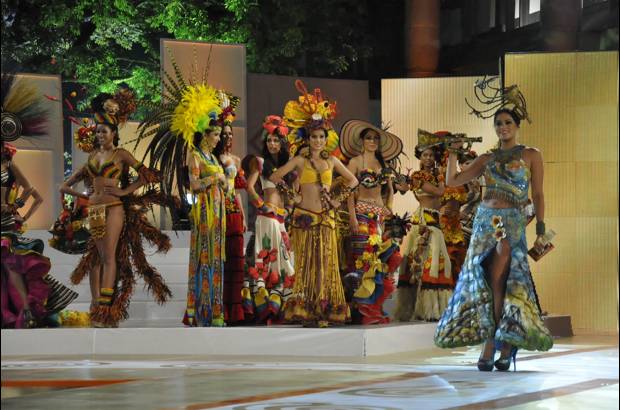 Foto Colprensa - La Se&#241;orita Atl&#225;ntico, Yuliana Mej&#237;a, gan&#243; el concurso al Mejor traje artesanal del Concurso Nacional de Belleza.