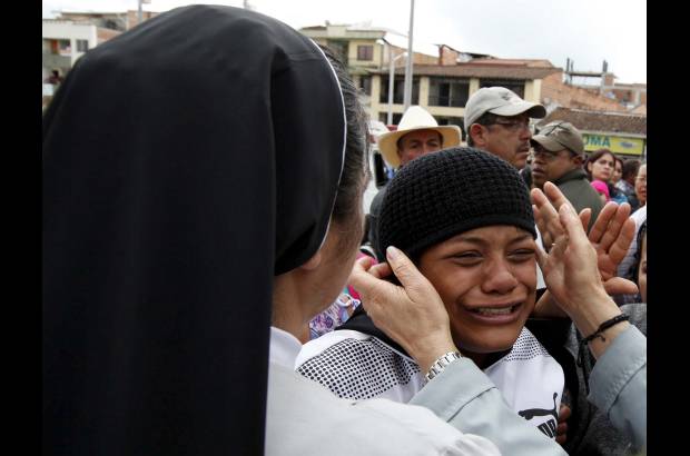 Foto Manuel Saldarriaga, enviado especial - El intenso dolor de las familias de las víctimas y su impotencia contra la violencia.