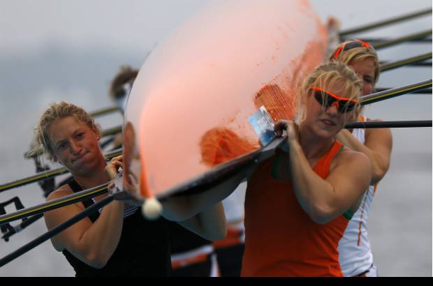 Reuters - La fuerza en los Juegos es por igual, hombres y mujeres cargan con su propio espíritu Olímpico.