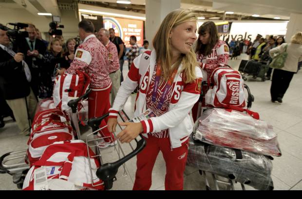 AP - Los dueños del espectáculo, los deportistas y las distintas delegaciones ya comenzaron a llegar a Londres.