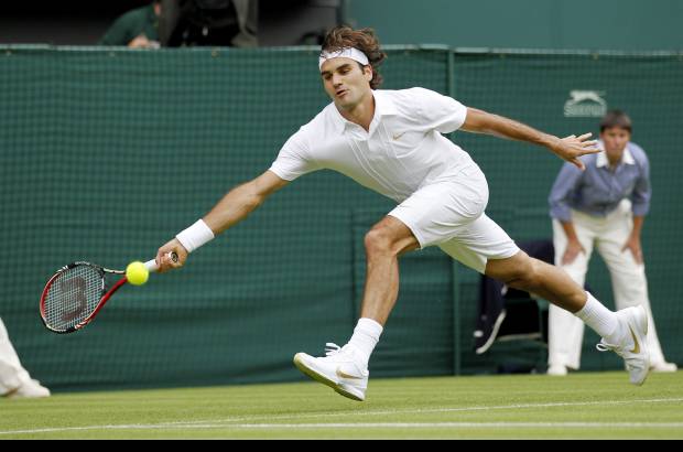 AP - Federer avanzó a la segunda ronda con un contundente 6-0 en el quinto parcial.
