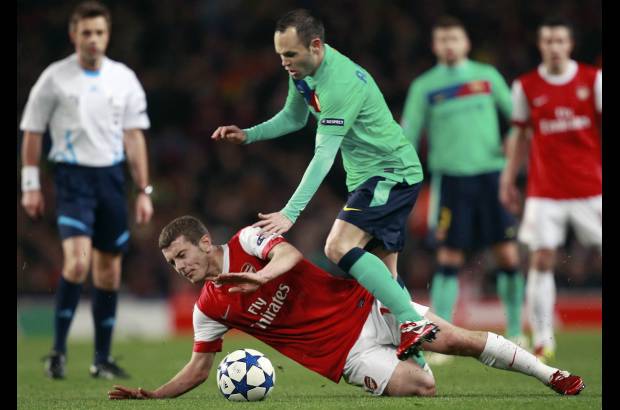 Reuters - Resultado totalmente inesperado en Londres en base a los antecedentes entre Barcelona y Arsenal. Ambos equipos se hab&#237;an topado en los cuartos de final de la pasada edici&#243;n, con un recital azulgrana: 6-3 en el tanteo global.