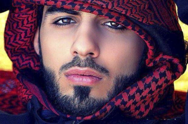 - Omar Borkan Al Gala es uno de los tres hombres de Arabia Saudita expulsados por ser demasiado guapos.