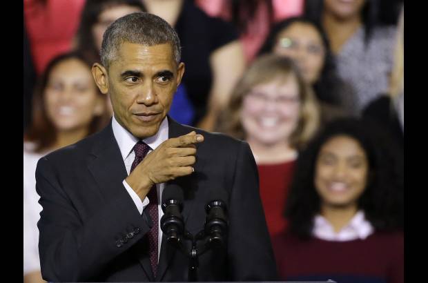AP - El presidente Barack Obama habla de la econom&#237;a con algunas protestas de quienes lo escuchan.
