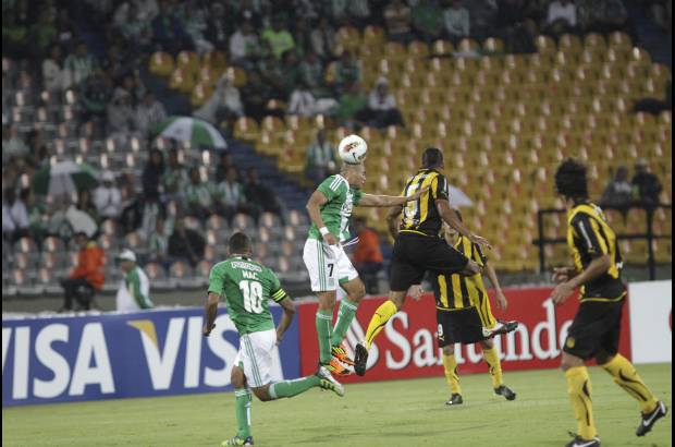 Hernán Vanegas - Nacional controló el esférico, aunque por momentos se dejó sorprender por el rival.