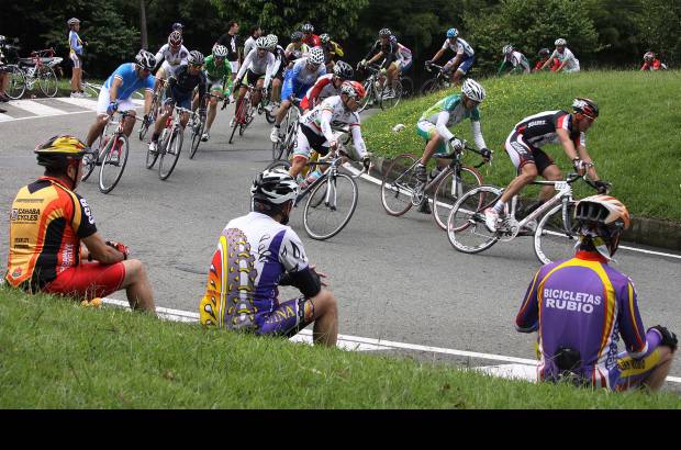 R&#243;binson S&#225;enz - Los ciclistas recreativos, competitivos y el p&#250;blico se confundieron en Las Palmas, al igual que en la meta, para animar a los 815 ruteros que se dieron cita en la segunda etapa del Cl&#225;sico 38.