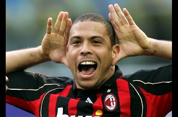 Reuters - Tras otra operación de rodilla cuando jugaba en el AC Milan, regresó a Brasil y se unió al Corinthians en el 2009.