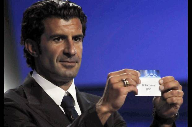 Reuters - En Mónaco también se celebró este jueves el sorteo de la fase de grupos de la Liga de Campeones. Figo estuvo presente en el torneo. El Barcelona comenzará la defensa de su título europeo en el mismo grupo que el Milan, mientras que Real Madrid se topará con el Lyon y el Bayern Munich quedó en la zona más complicada con Villarreal, Manchester City y Nápoles.