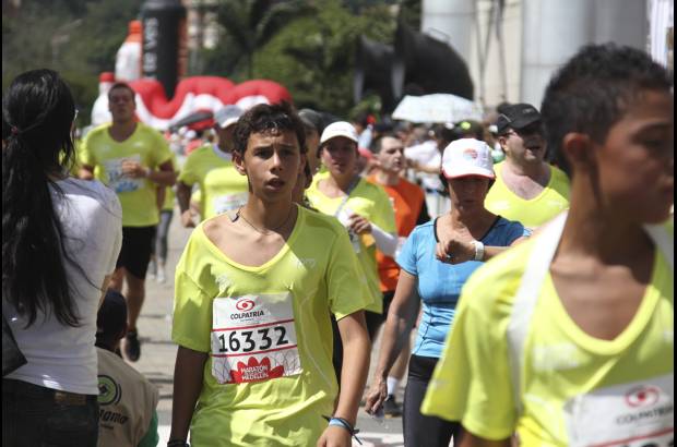 Esteban Jaramillo y Sebastián Salazar - Más de 10 mil competidores se dieron cita en esta histórica cita deportiva que se corría en las modalidades de 5, 10, 21 y 42 kilómetros.