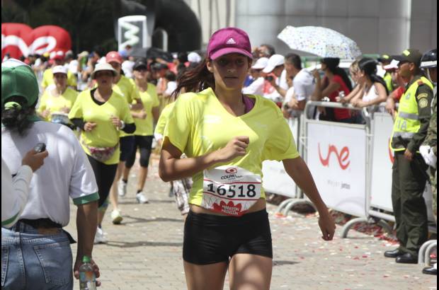 Esteban Jaramillo y Sebastián Salazar - Más de 10 mil competidores se dieron cita en esta histórica cita deportiva que se corría en las modalidades de 5, 10, 21 y 42 kilómetros.